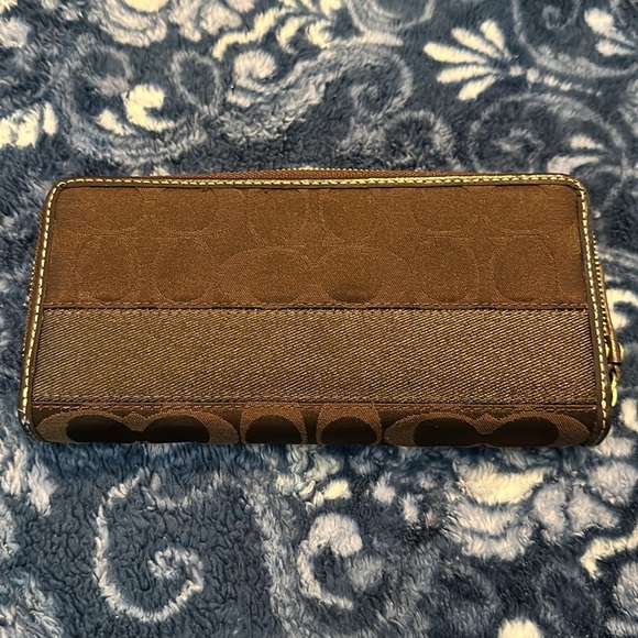 Coach zip around wallet - Picture 2 of 8